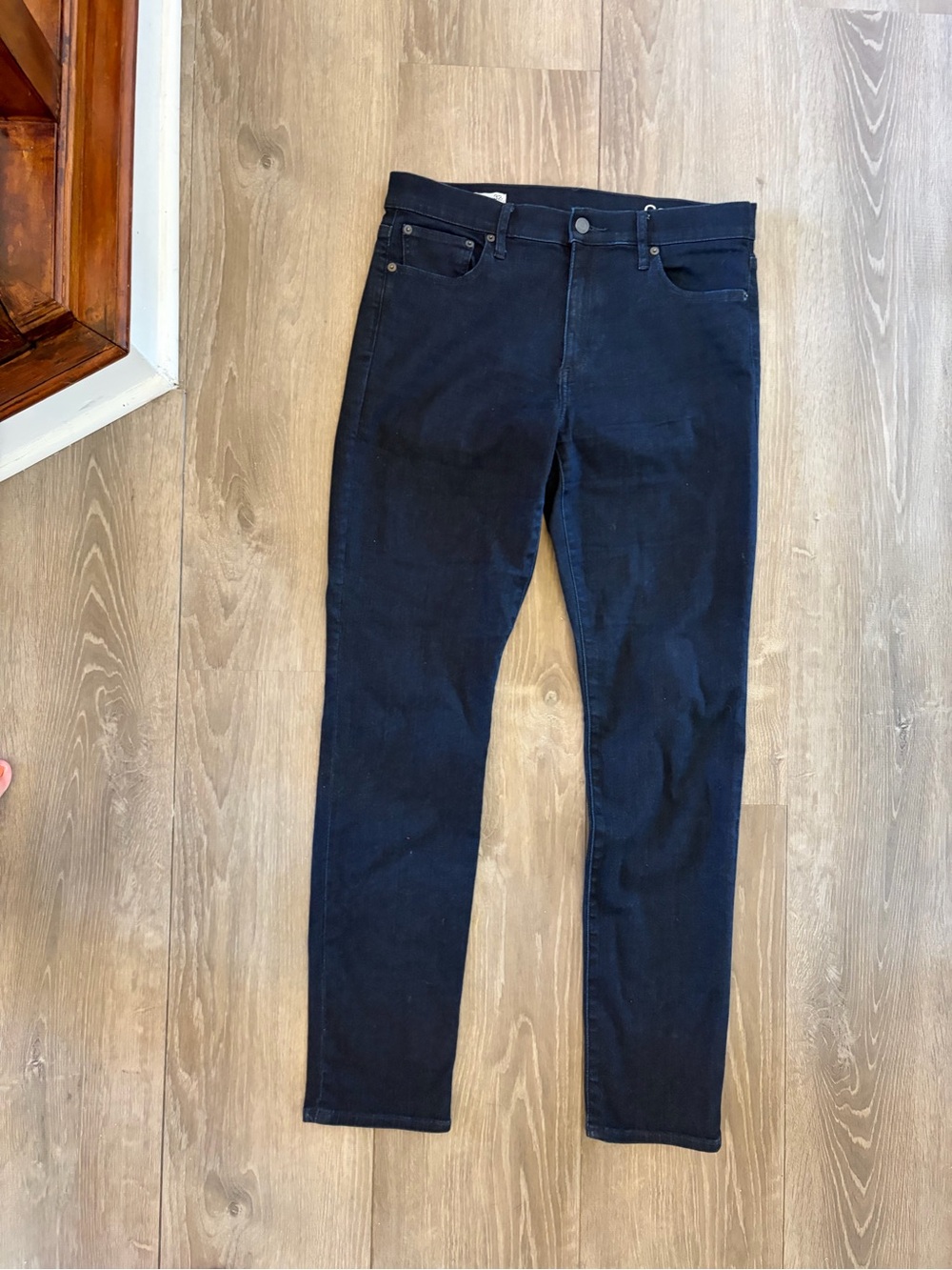 Women’s dark wash Slim straight Jeans